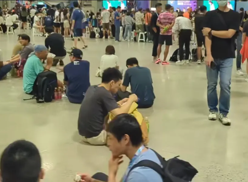 世壯運出包從晚宴開始，座位數量不足讓部分選手需要席地而坐